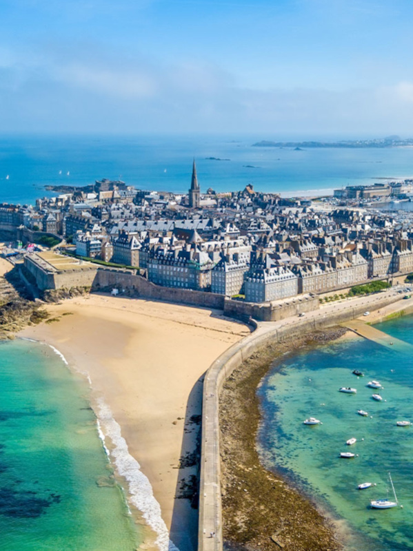 Taxi Saint-Malo excursions privées vers Mont-Saint-Michel et Côte d’Émeraude